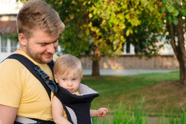 Porte-bébés faciles à enfiler : les avantages